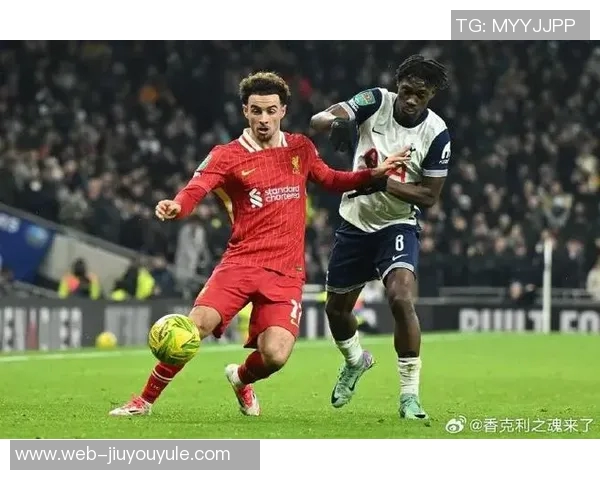 柯蒂斯琼斯感恩萨拉赫支持享受脚下有球的乐趣与挑战