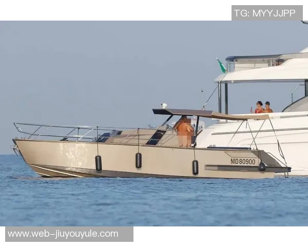 C罗豪购两套奢华岛屿别墅仅可通过游艇和水上飞机抵达 C罗豪购两套奢华岛屿别墅仅可通过游艇和水上飞机抵达