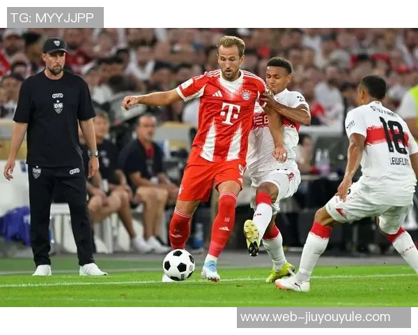 拜仁球员凯恩迪亚斯杰克逊齐聚慕尼黑啤酒节欢庆盛宴