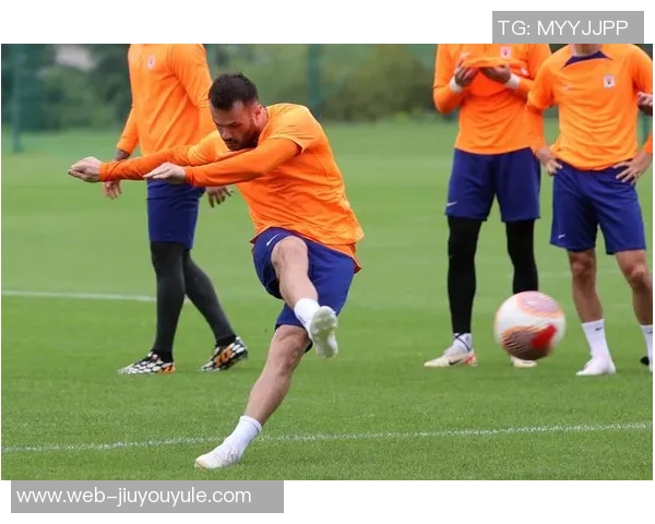 卡扎伊什维利与妻子共享东京之旅美好时光尽显劳逸结合生活态度