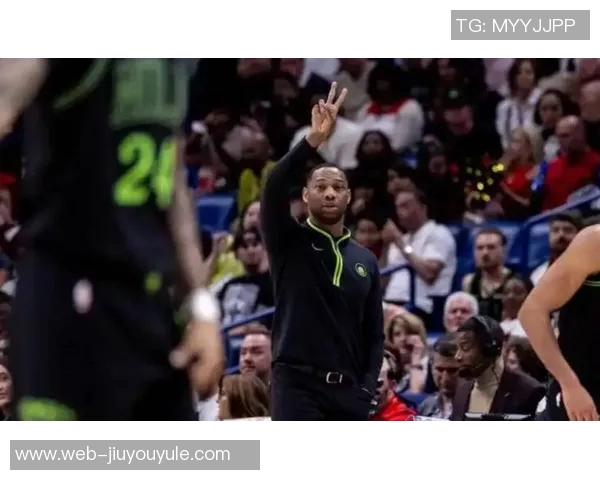 奎因昨日表现抢眼贡献12分8板7助4断小乔丹鼓励他勇敢接受采访表扬